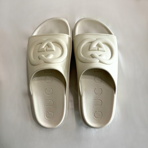 GUCCI WOMEN'S SLIDE SANDAL WITH INTERLOCKING G - Picture 6 of 8